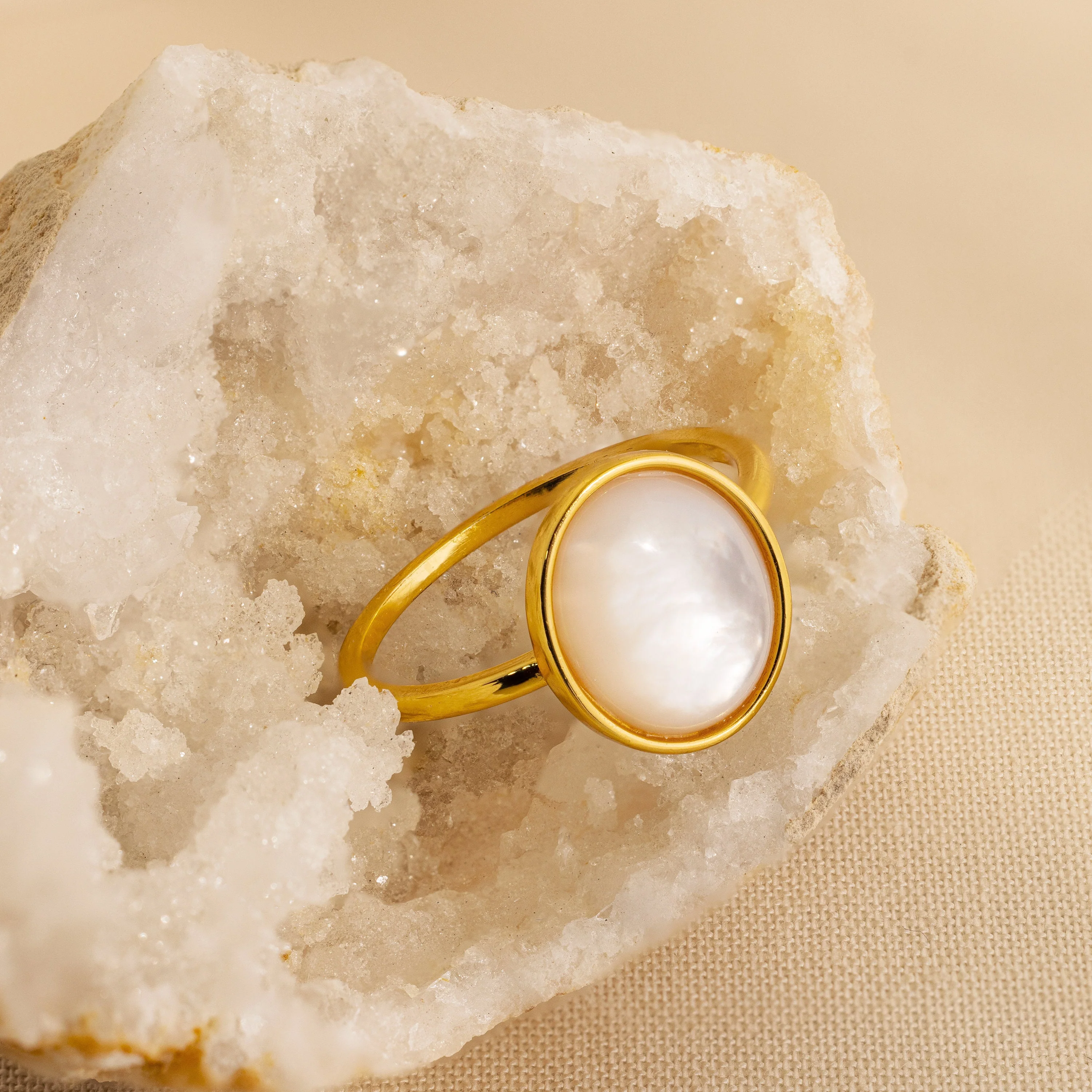 Mother of Pearl Signet Ring in 18K Gold - Image 3