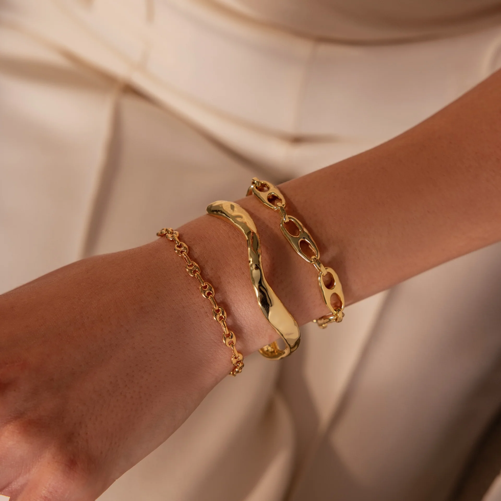 Organic Wavy Cuff Bracelet in 18K Gold - Image 6
