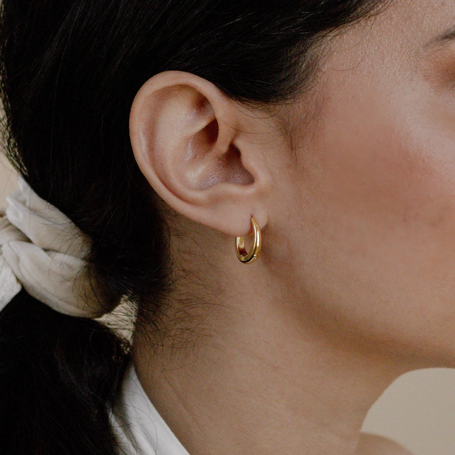 Paris Oval Hoops in Silver - Image 5