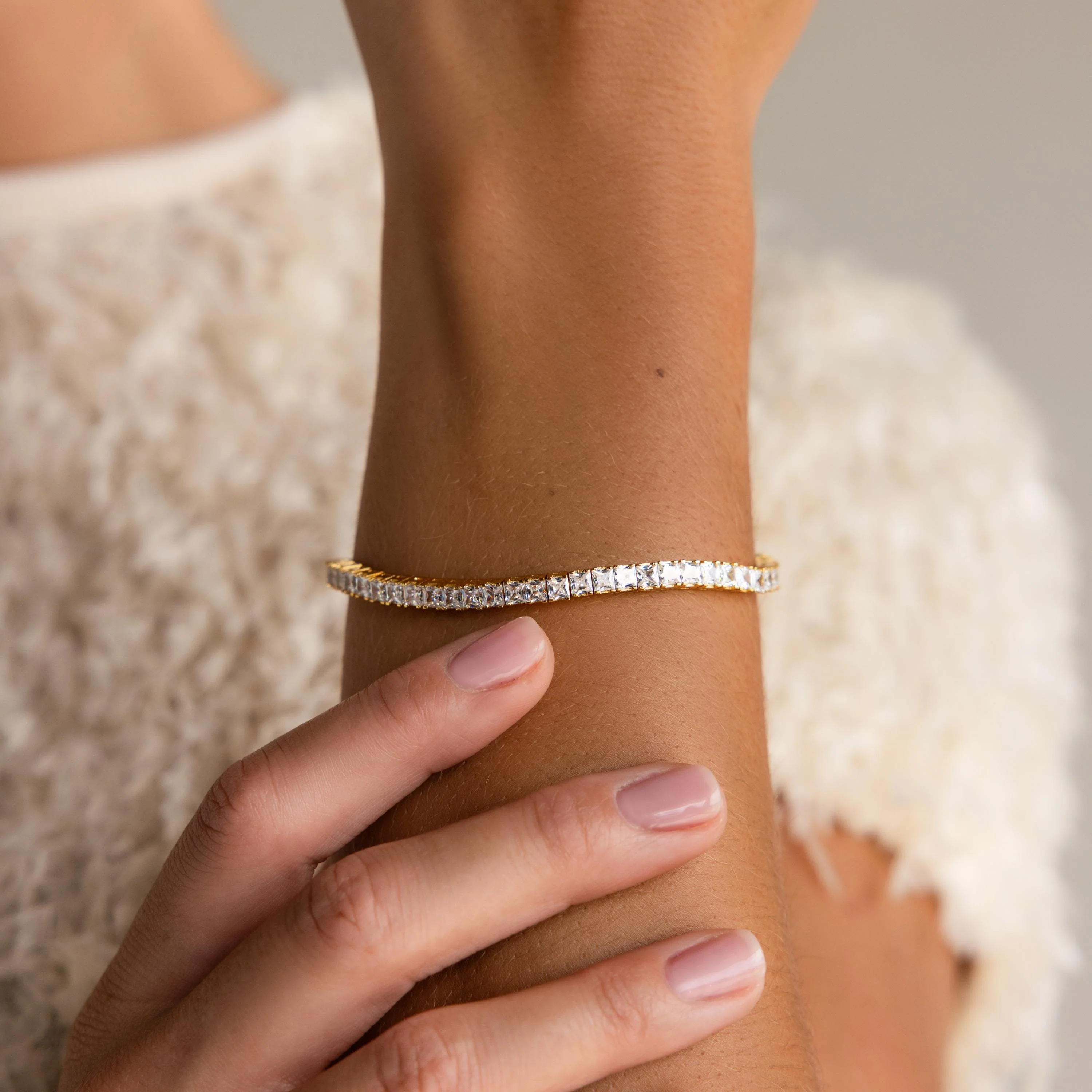 Princess Diamond Tennis Bracelet in 18K Gold - Image 4