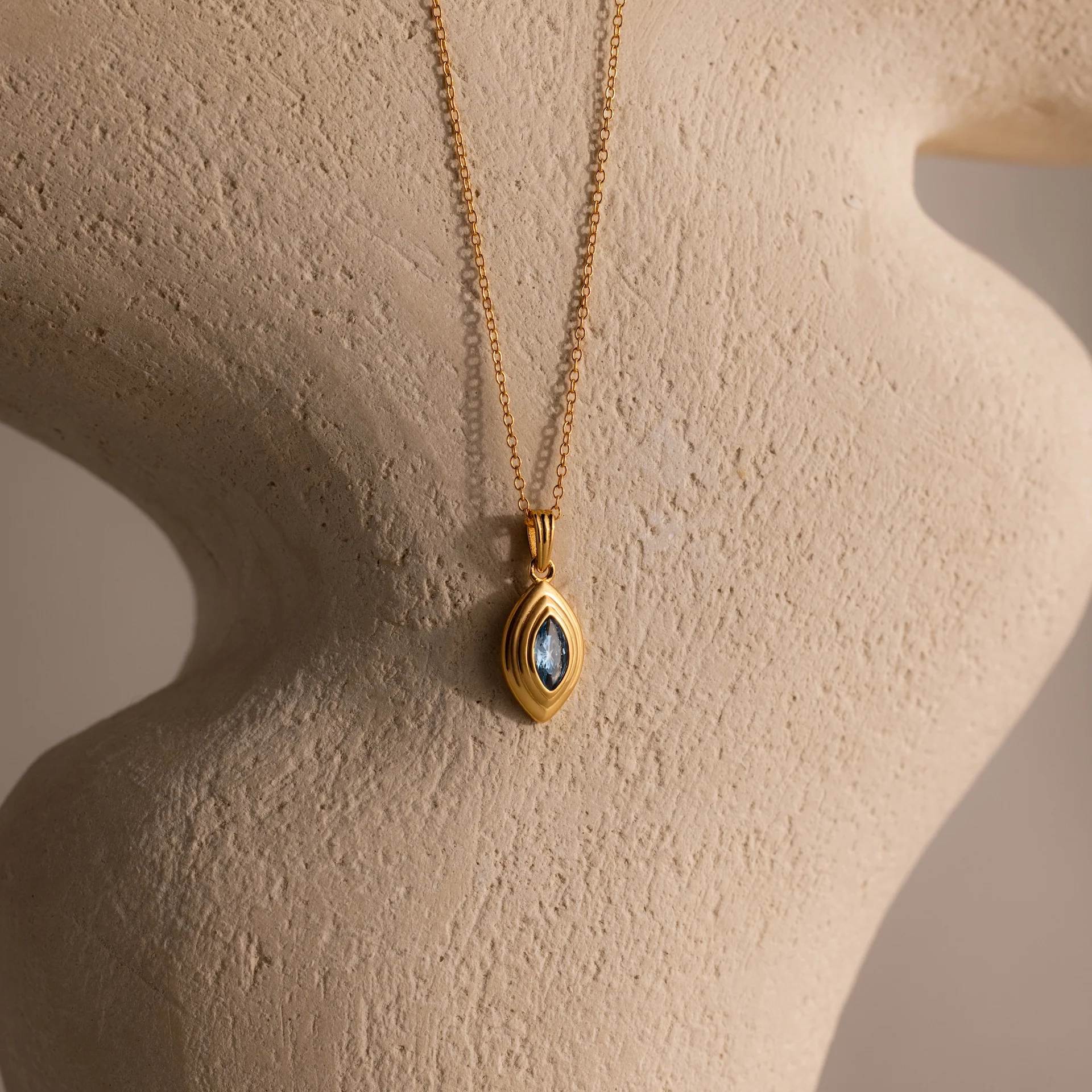 Ribbed Aquamarine Pendant Necklace
