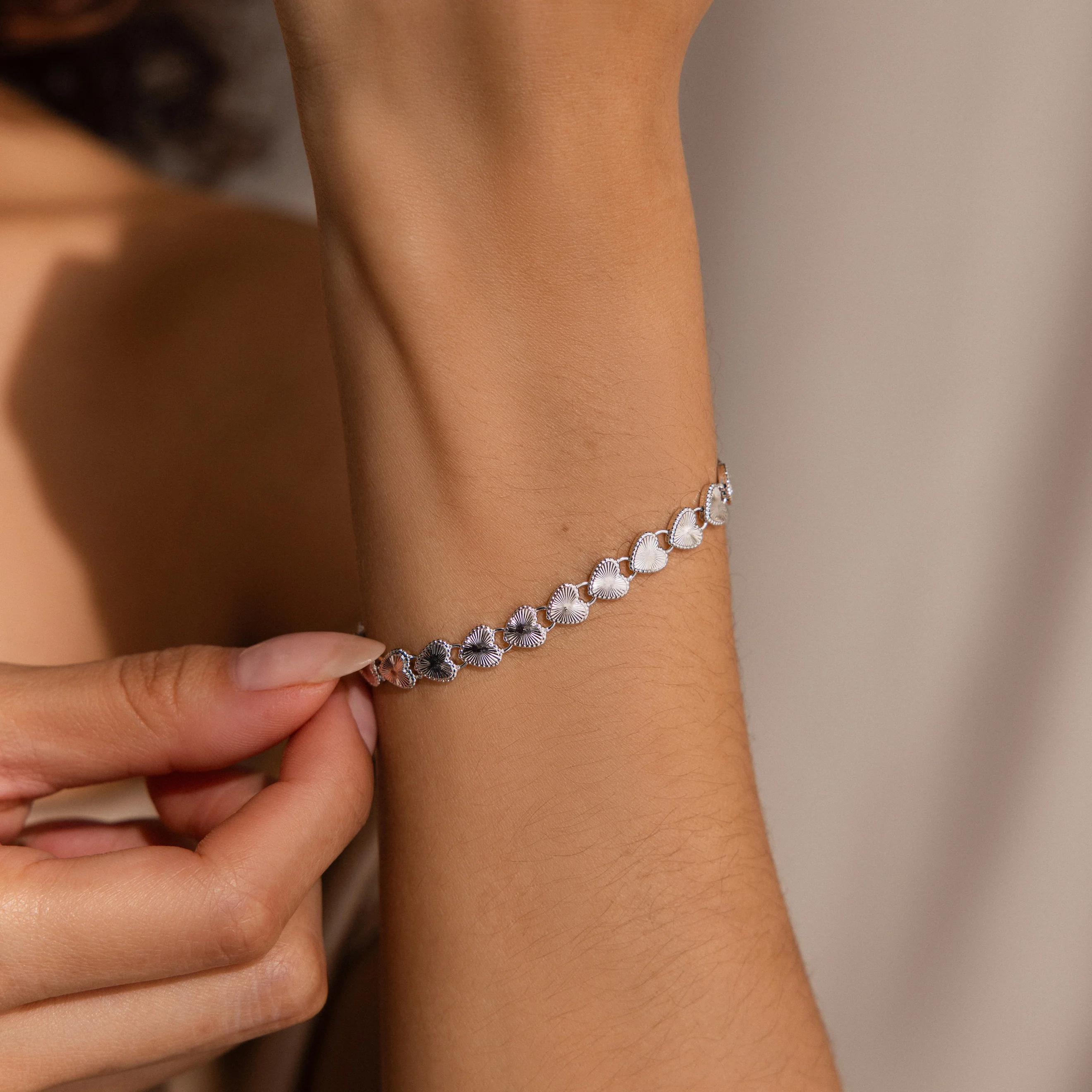 Ribbed Heart Link Bracelet - Image 9
