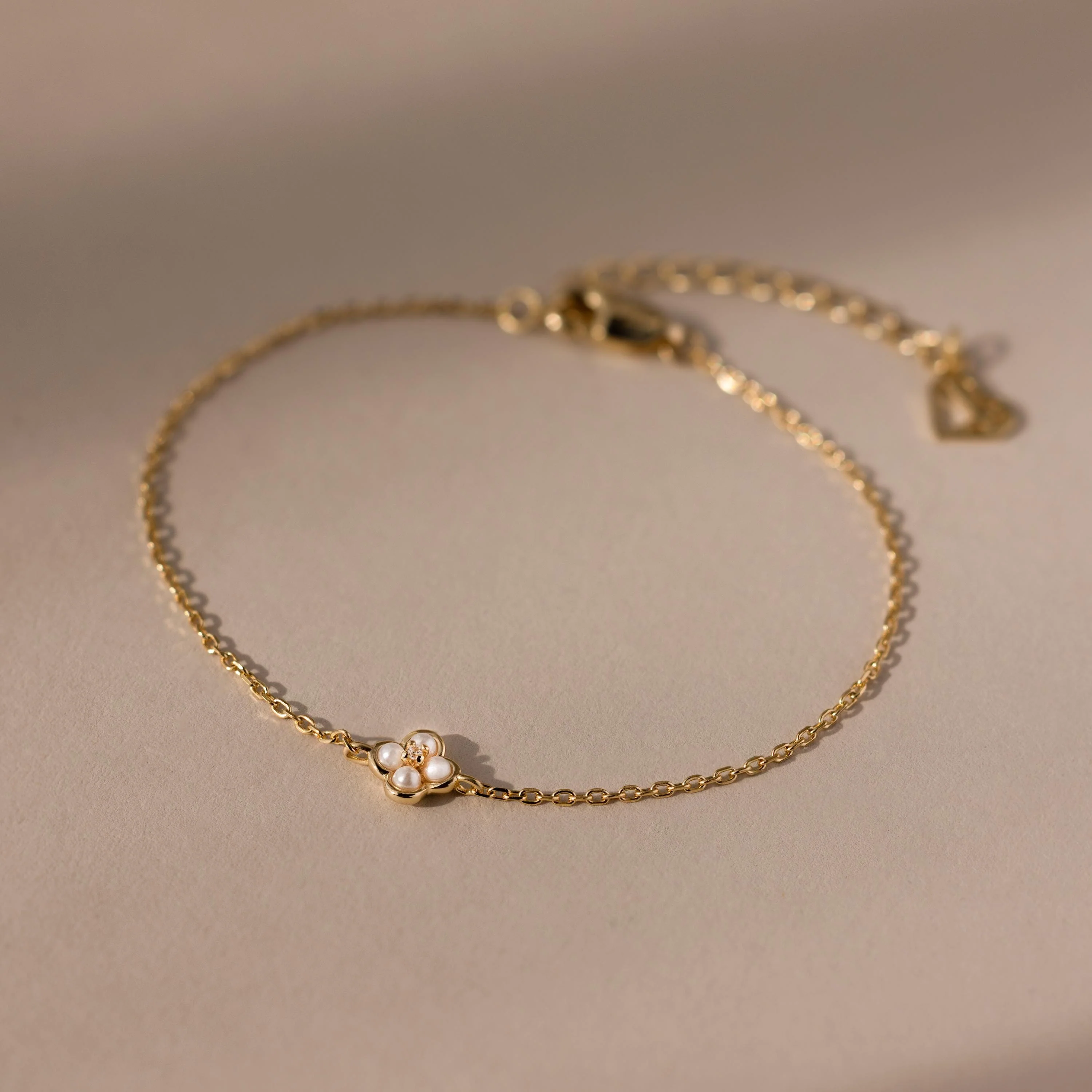 Rounded Pearl Flower Bracelet