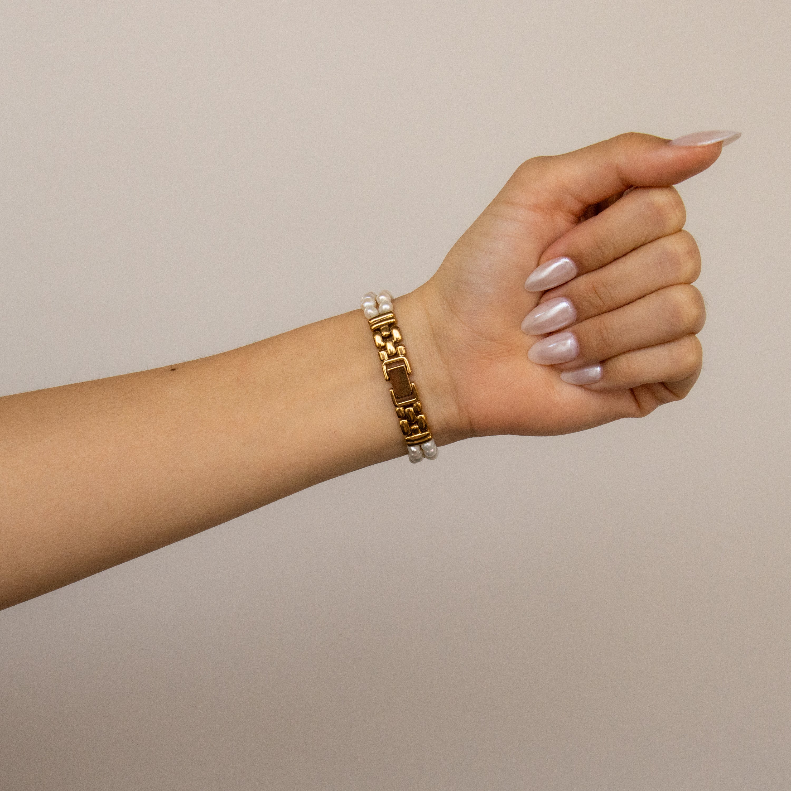Vintage Ariel Oval Pearl Gold Watch - Image 3
