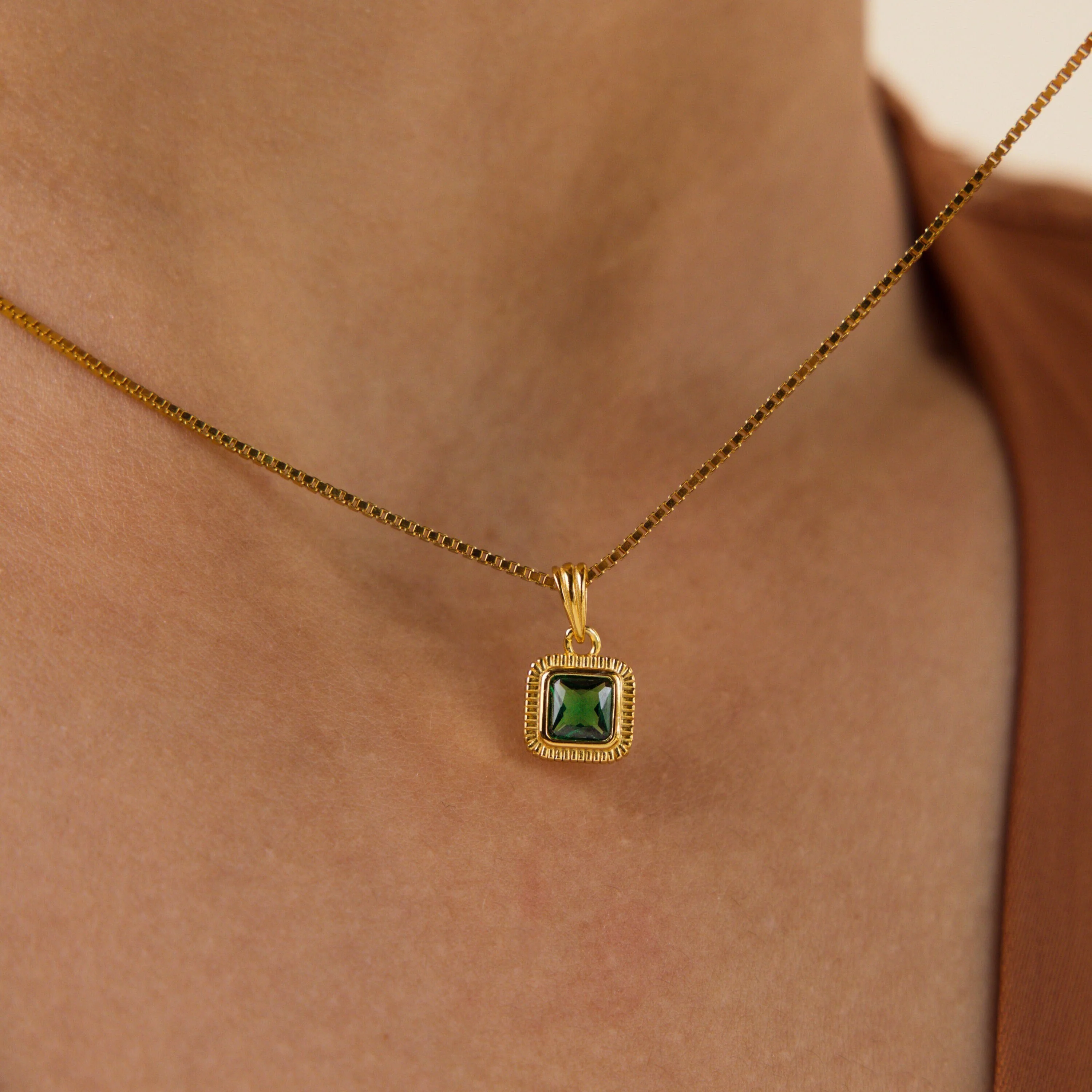 Vintage Emerald Pendant Necklace - Image 4