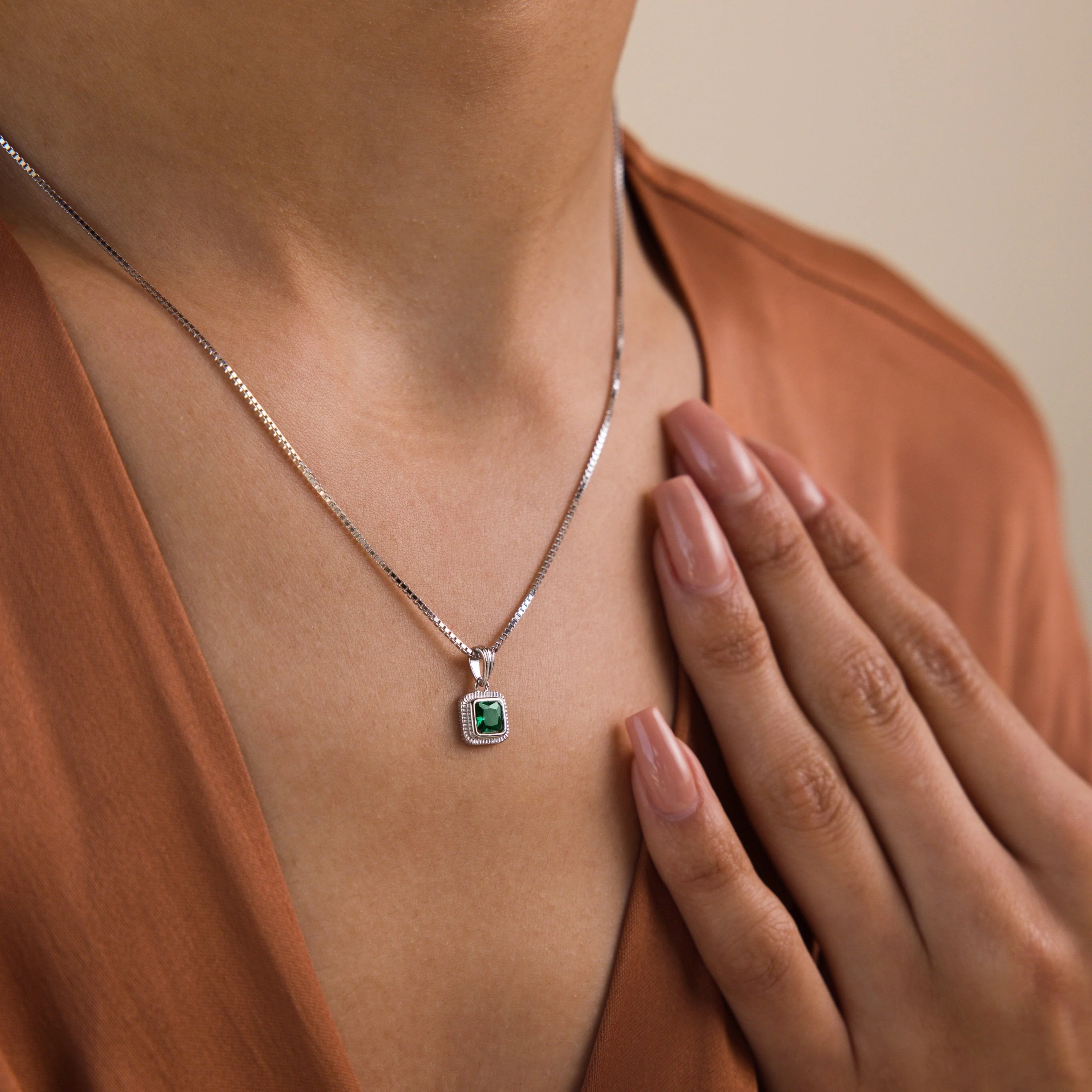 Vintage Emerald Pendant Necklace - Image 8