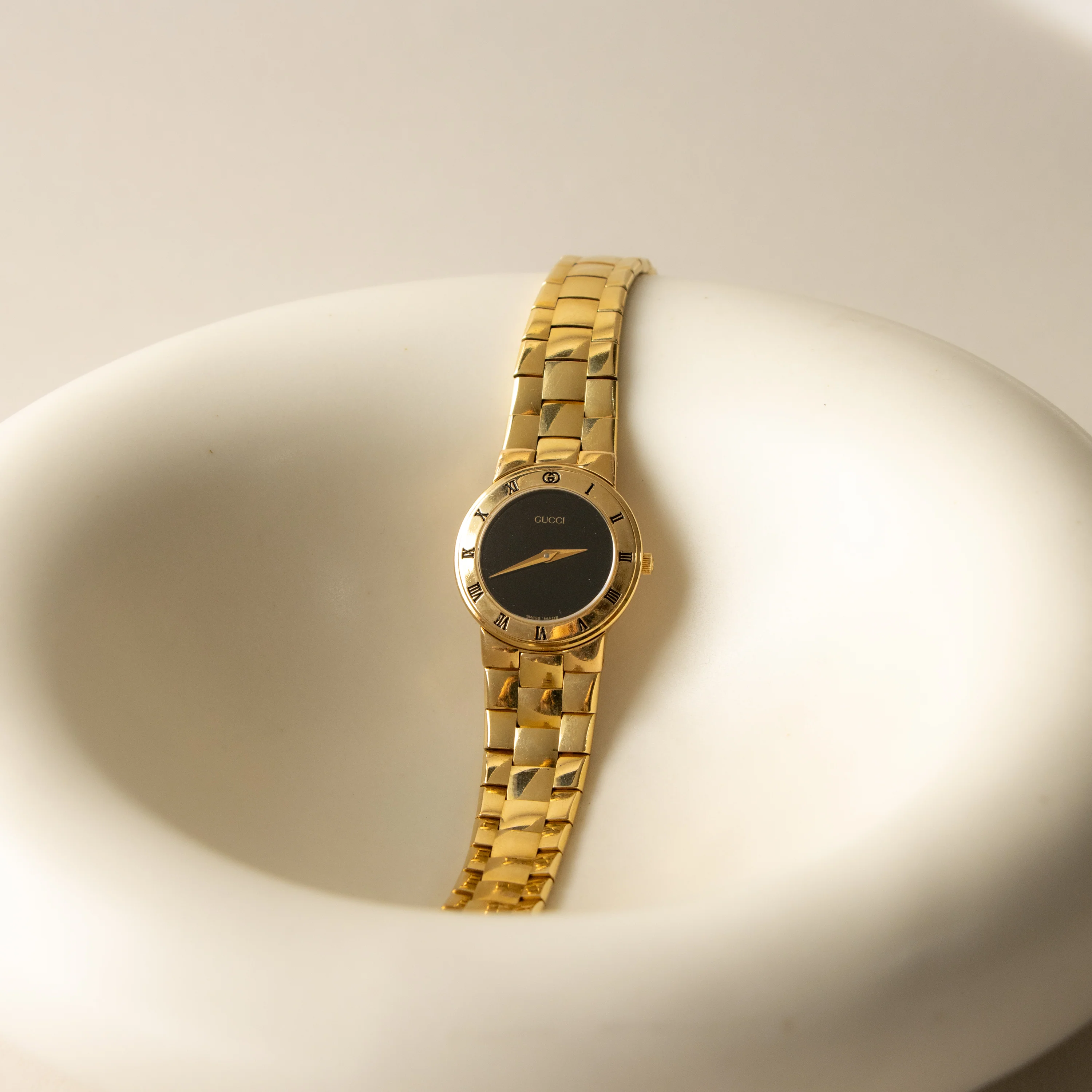 Vintage Gucci Bold Midnight Gold Watch - Image 2